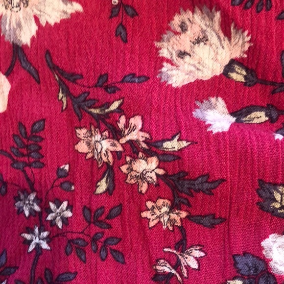 Cute floral top - Picture 3 of 3